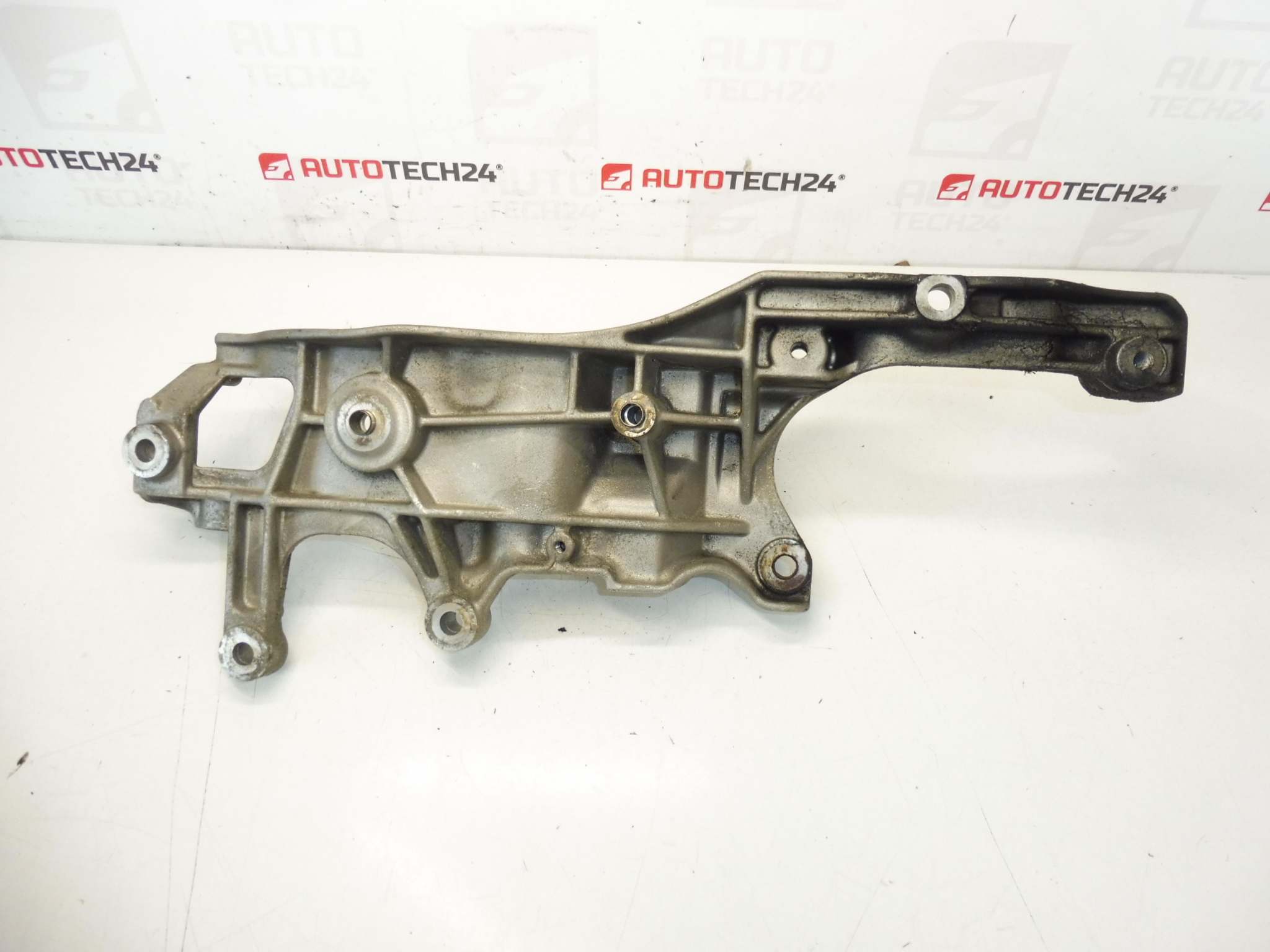 Supporto per compressore A/C alternatore Citroën Peugeot 9688628680 5706N7
