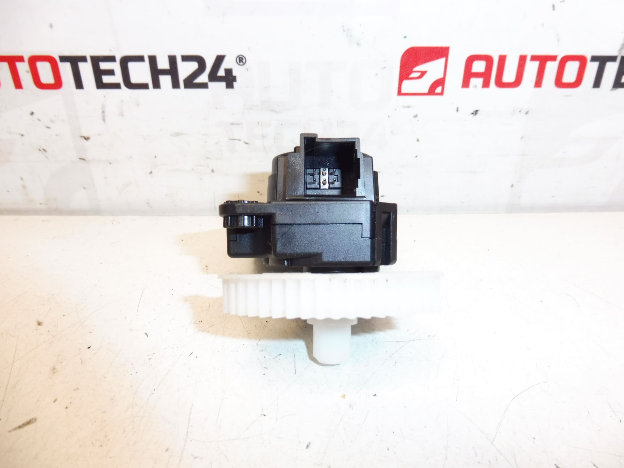 Attuatore riscaldatore BEHR Citroën Z5509001 2706149C 647997 - immagine 2