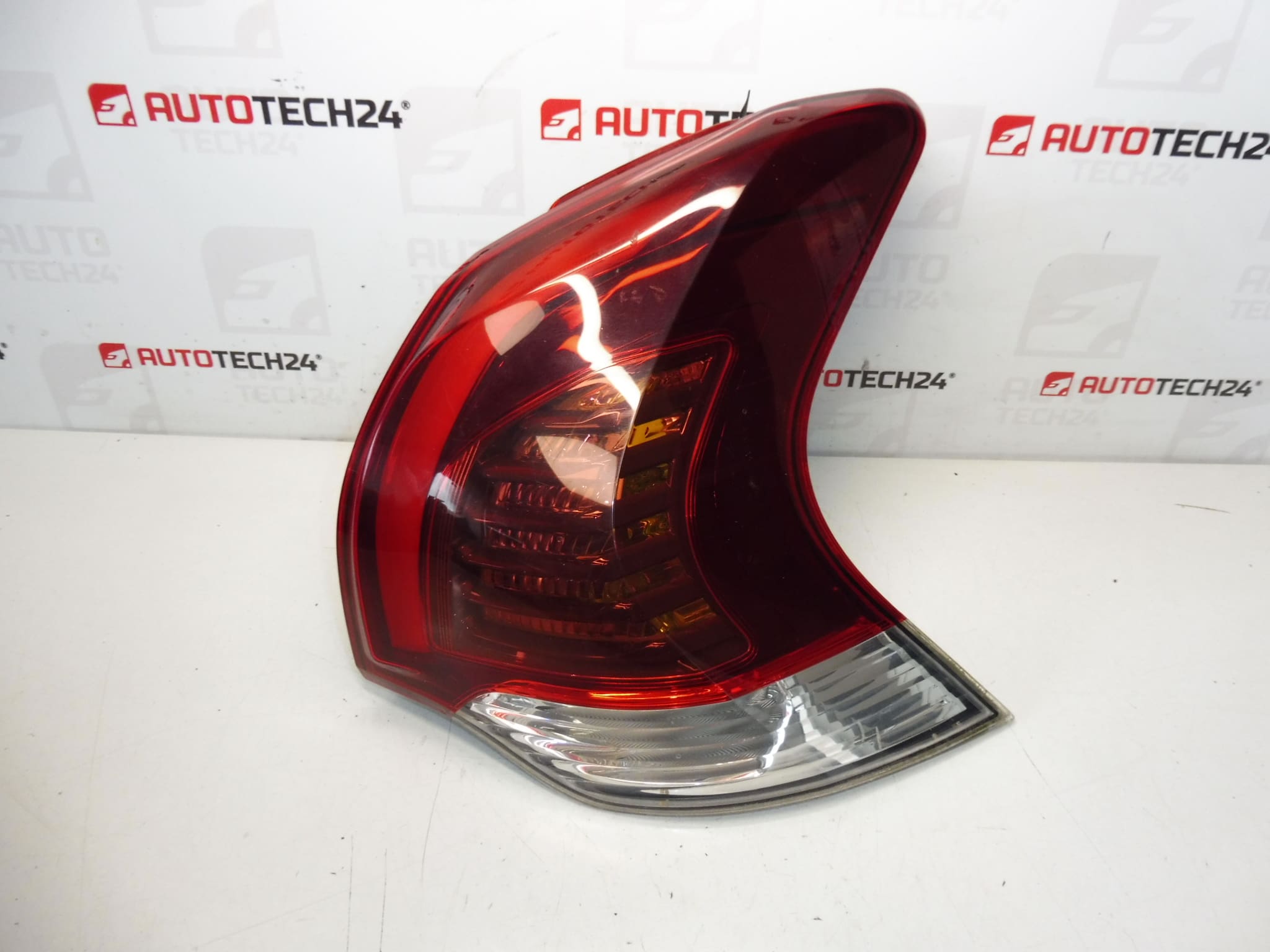 Faro posteriore destro Peugeot 3008 9805510480