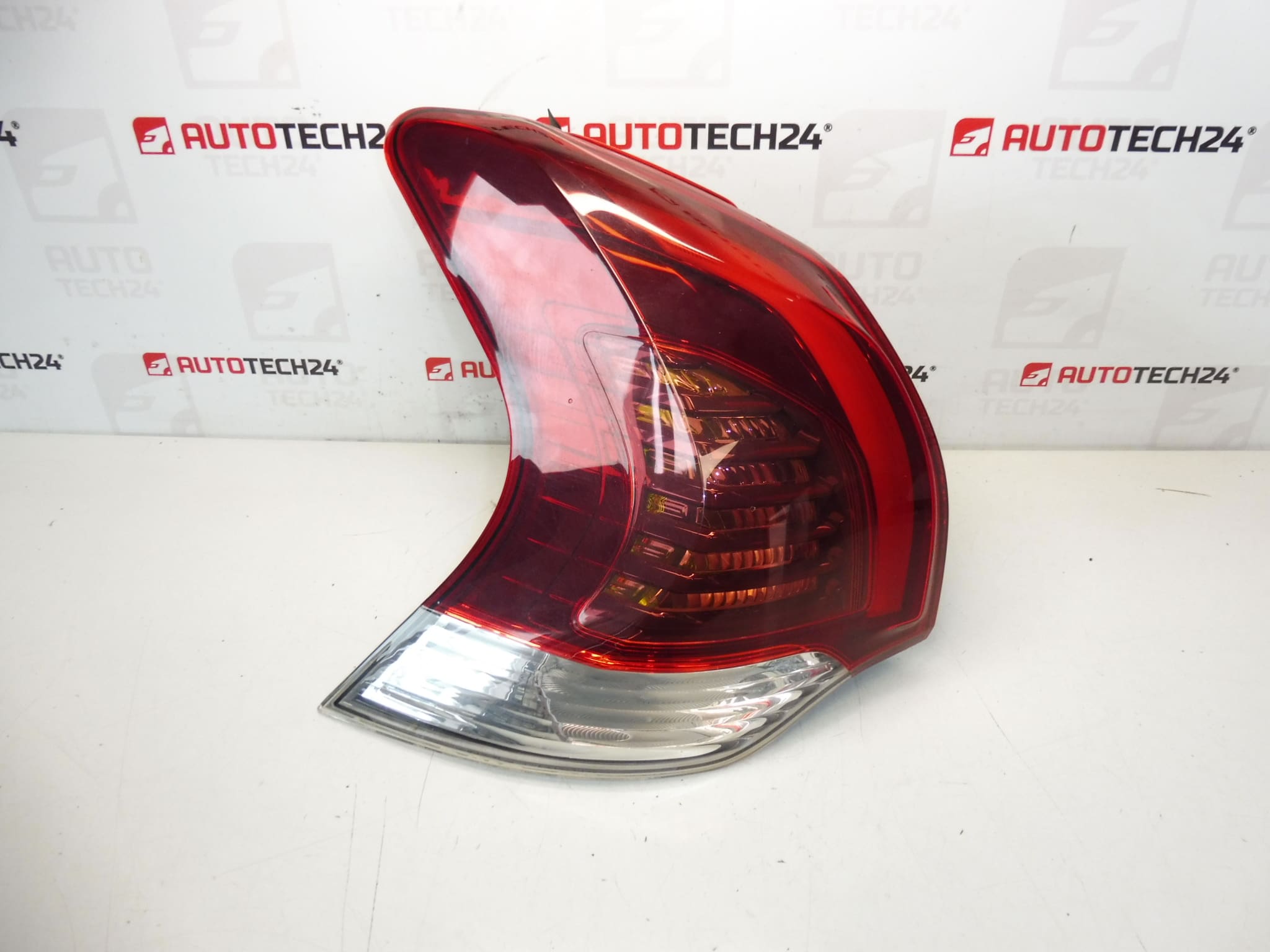 Faro posteriore sinistro Peugeot 3008 9805510580