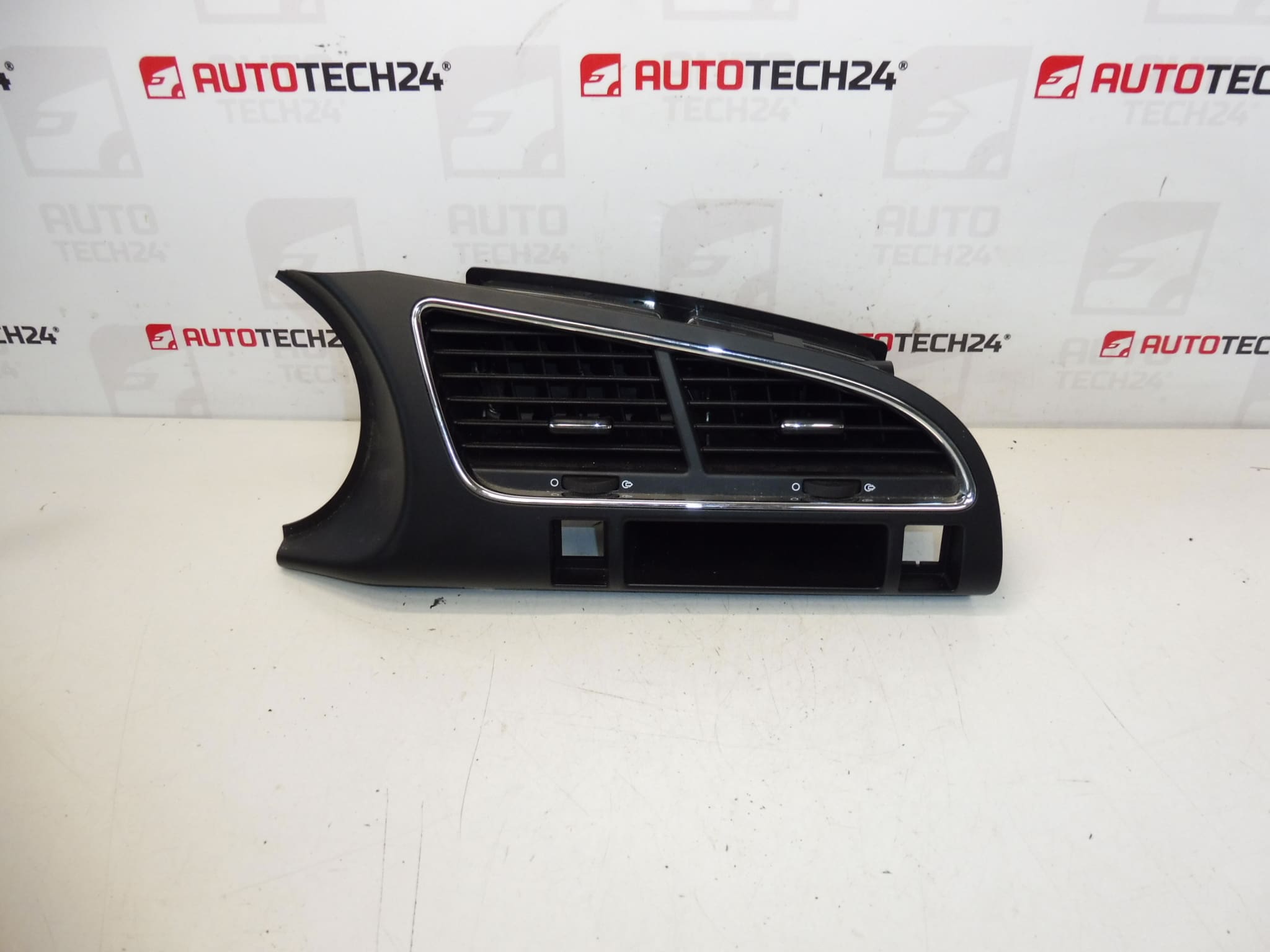 Pannello centrale Peugeot 3008 5008 823114