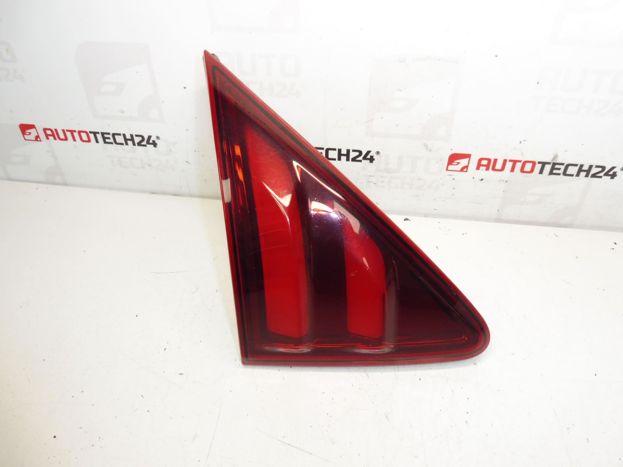 Peugeot 3008 coperchio faro posteriore sinistro 9805511380