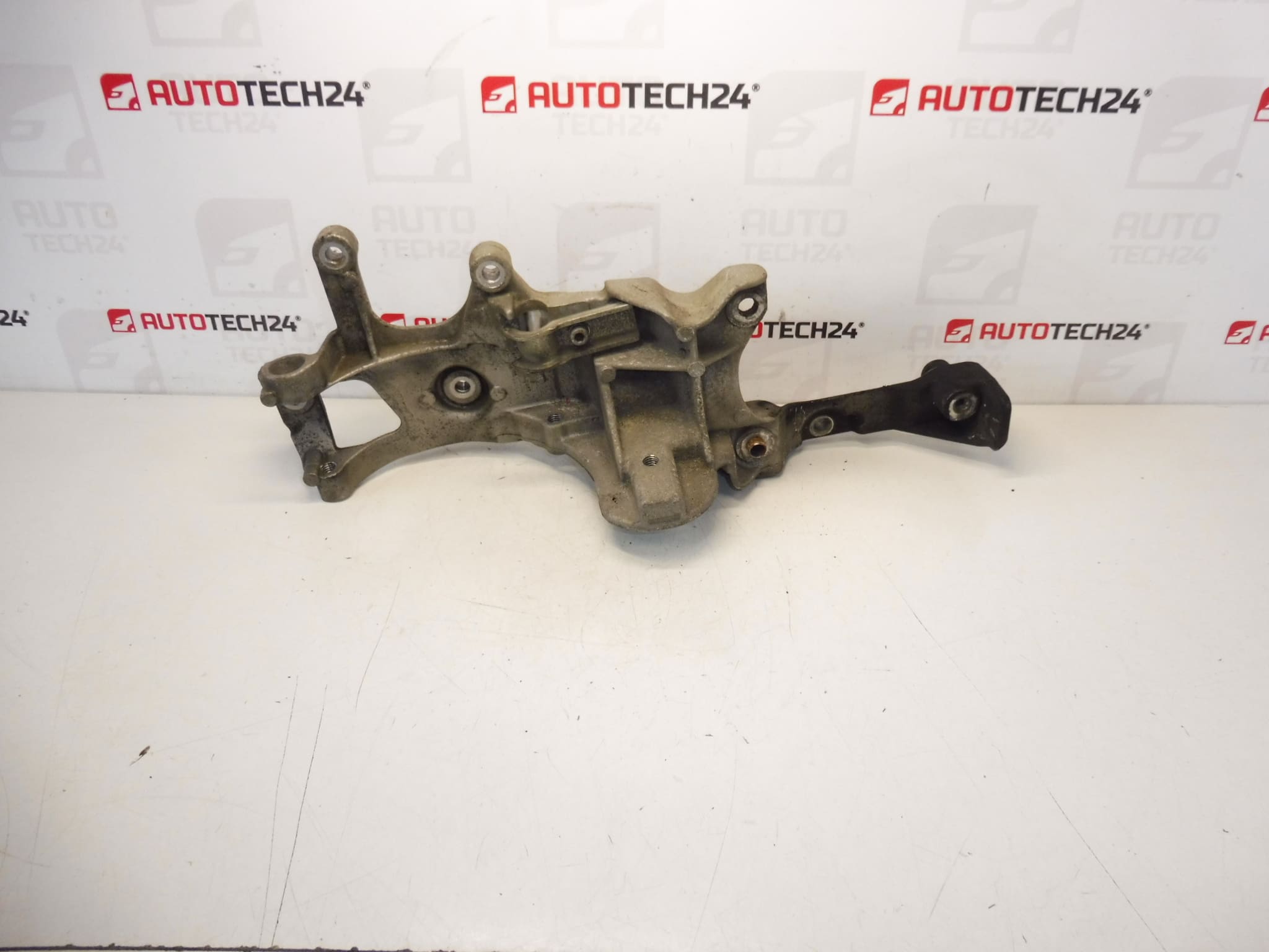 Supporto per compressore A/C alternatore Citroën Peugeot 9688628680 5706N7