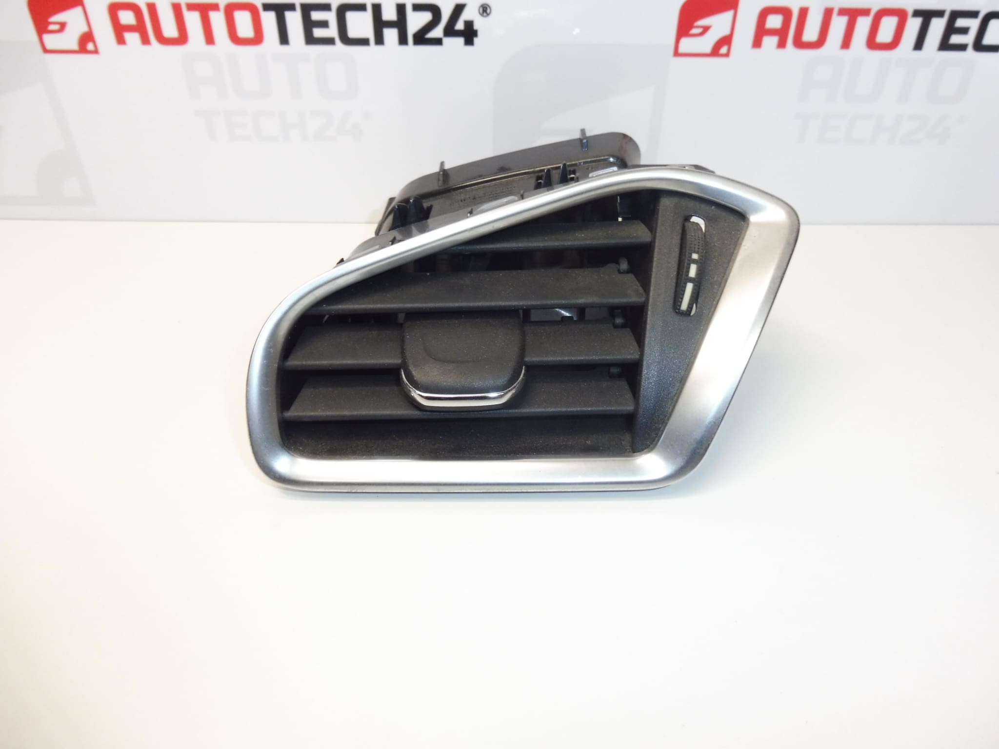 Griglia di ventilazione sinistra Citroen C4 II B7 e DS4 9671332377 8247S2