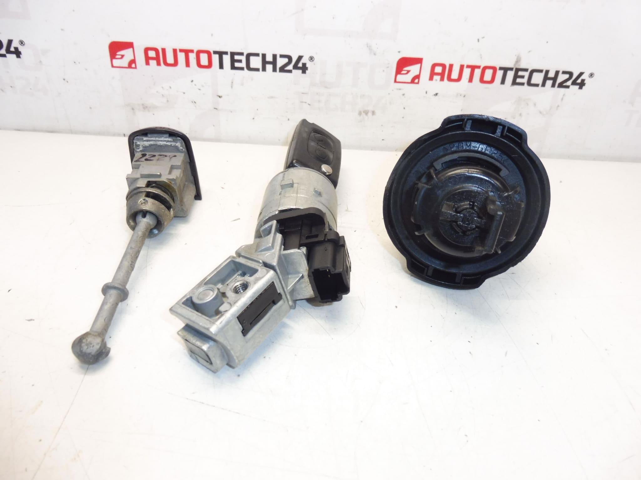 Kit serratura 2 chiavi Peugeot 3008 5008 4162SX 4162KF 4162XT - immagine 2