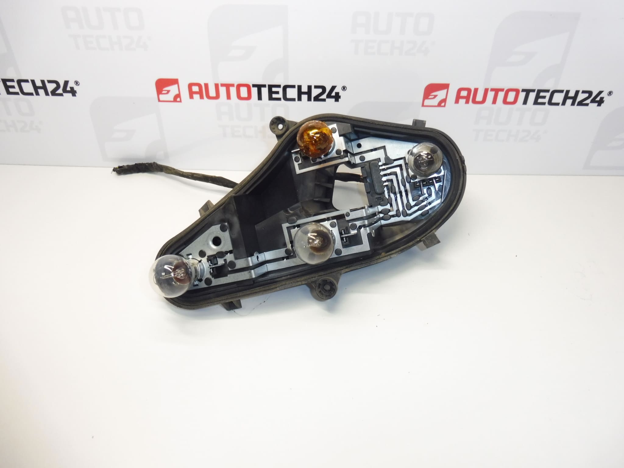 Presa fanale posteriore sinistro esterno Citroën C4 II 6350KS