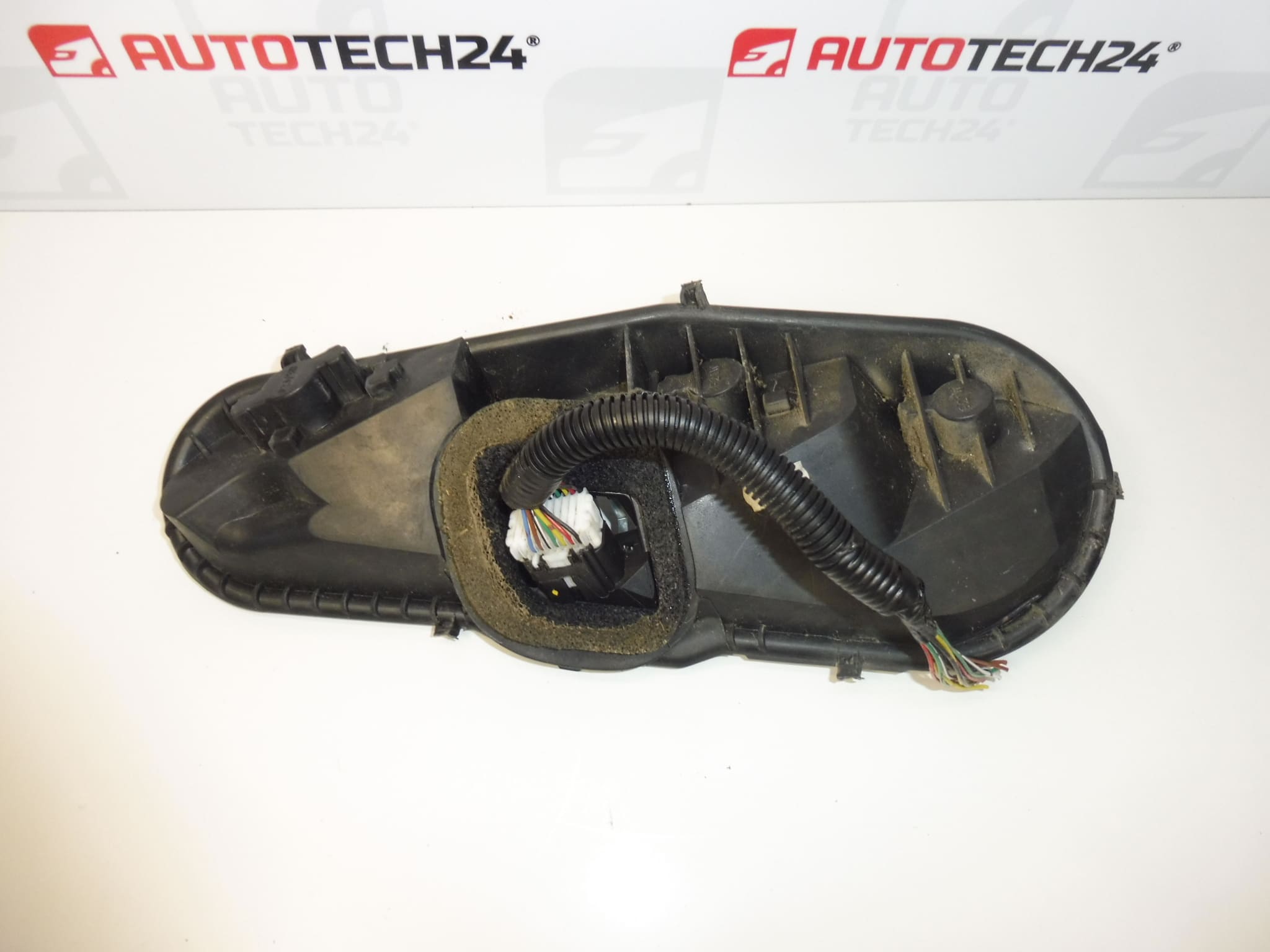 Portalampada fanale posteriore sinistro Citroën C1 Peugeot 107 1607990980 - immagine 2