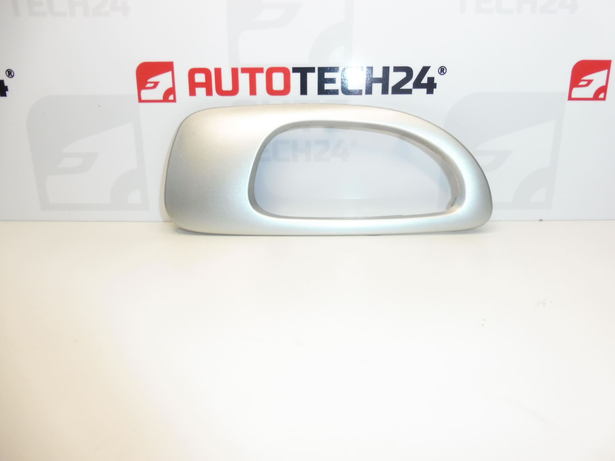 Inner handle cover for the left rear door of Peugeot 307 9634770077 9119Y1