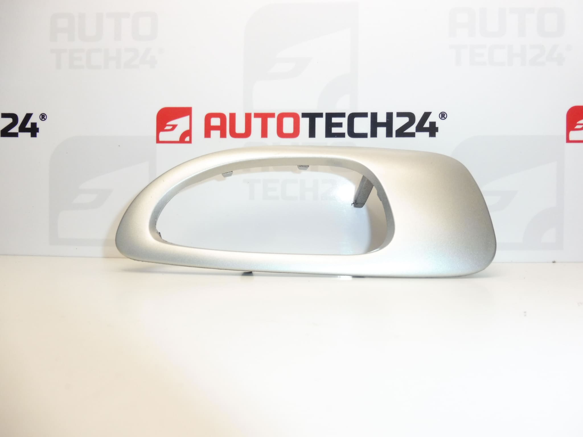 Interior handle cover for the right rear door of Peugeot 307 9634769077 9119Y2